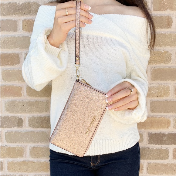 SALE‼️‼️🎄👜💕Michael Kors wristlet Rose Gold - Picture 2 of 4